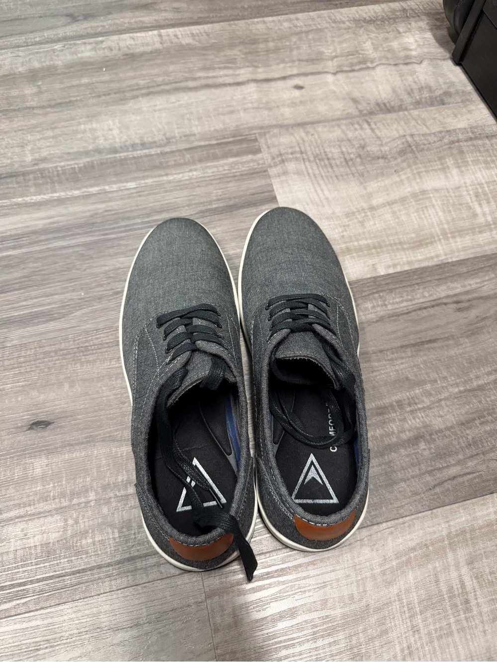 Journee Collection Mens Gray Canvas Oxfords with Brown Accent